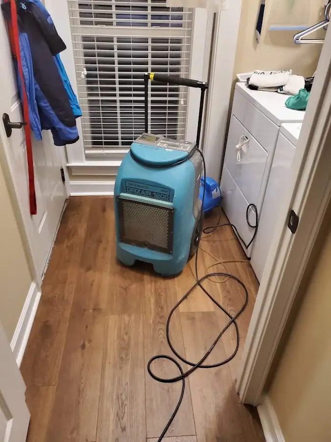 Commercial dehumidifier deployed for Flood Damage Cleanup in Cypress Gardens